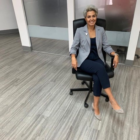 Meet your Posher, Kimia - Picture 1 of 1